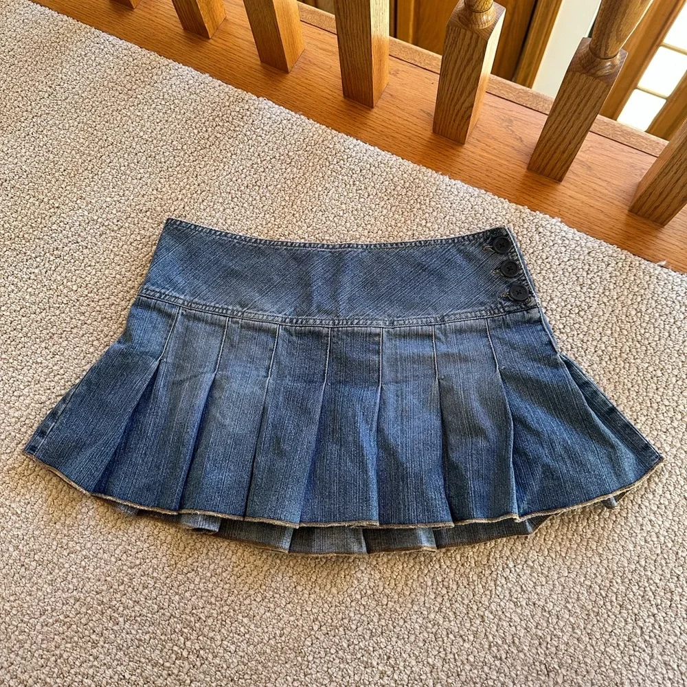 SOLD Vintage 2000’s Aeropostale Pleated Denim Skirt - Picture 1 of 6